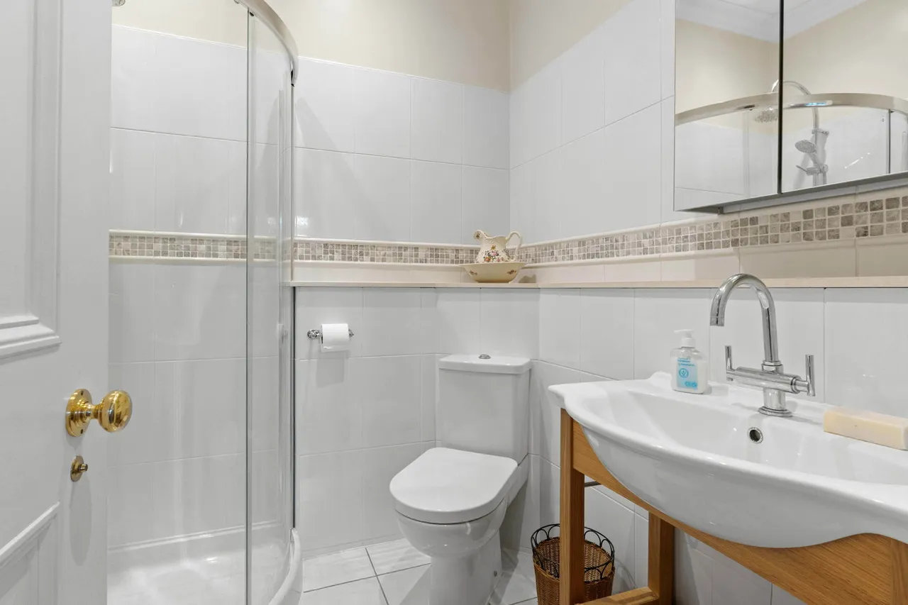 Oakhurst, Frogmore Hall, SG14, photo 19