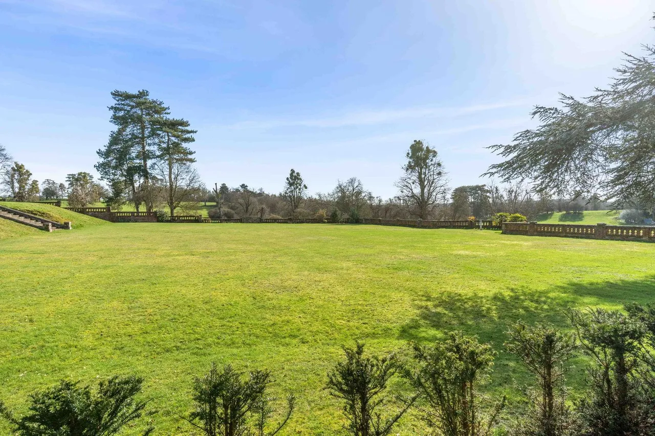 Oakhurst, Frogmore Hall, SG14, photo 38