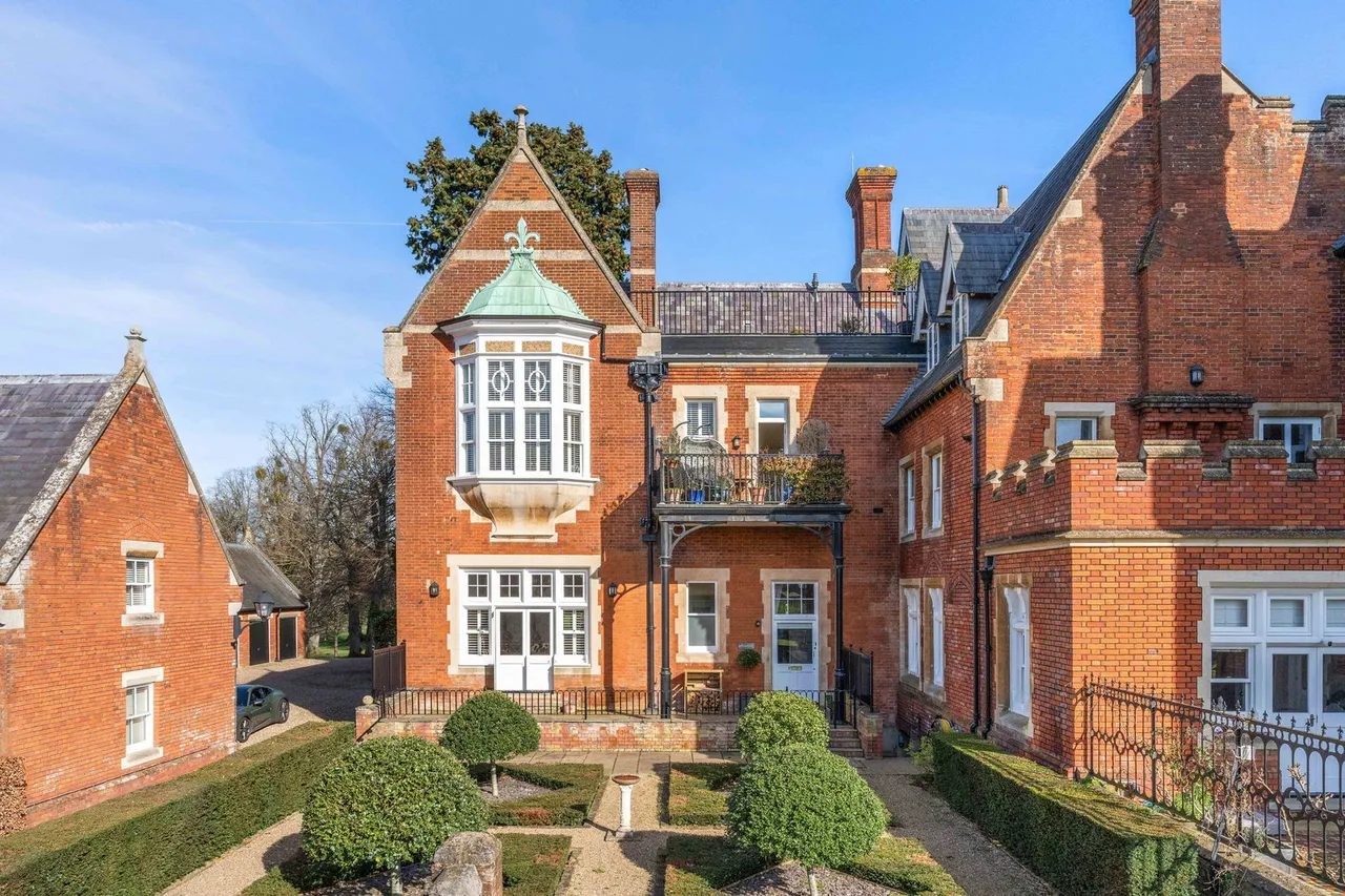 Oakhurst, Frogmore Hall, SG14, photo 2