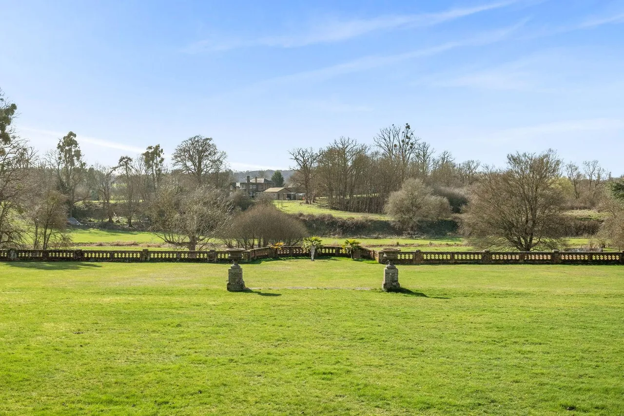 Oakhurst, Frogmore Hall, SG14, photo 47