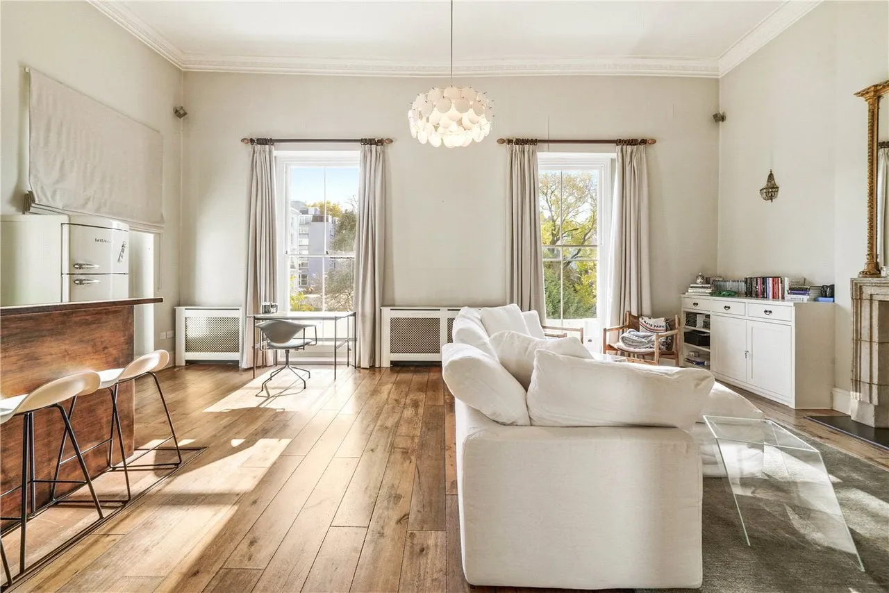 2 bed flat to rent, Ladbroke Grove, London, W11