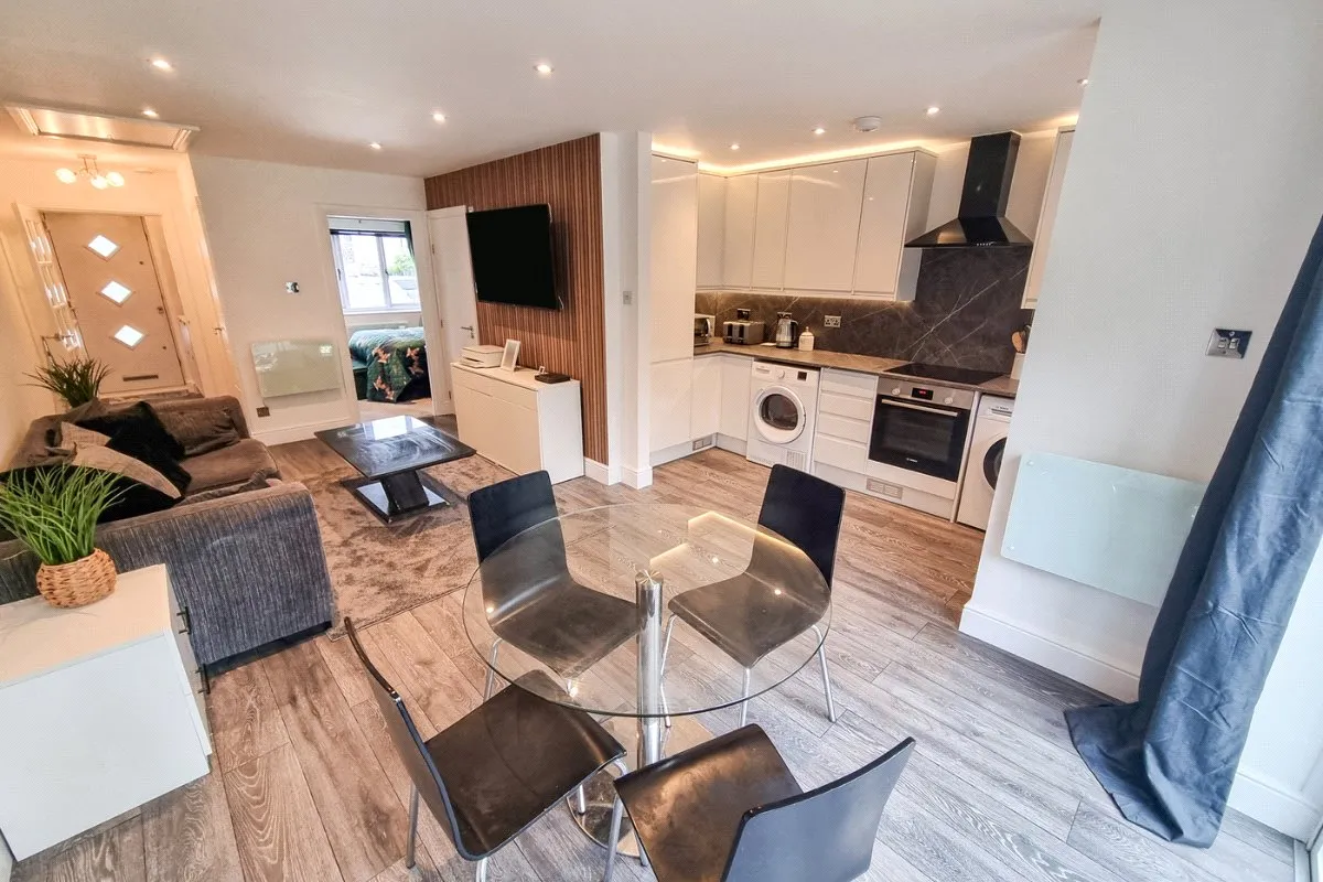 Furze Close, Ash Vale, Guildford, Surrey, GU12 5NA, photo 2