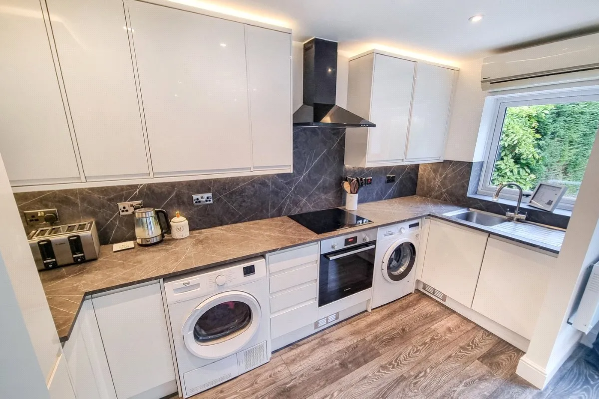 Furze Close, Ash Vale, Guildford, Surrey, GU12 5NA, photo 3
