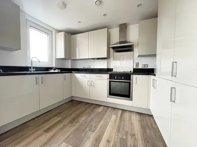 West Green Drive, Crawley, RH11, photo 2
