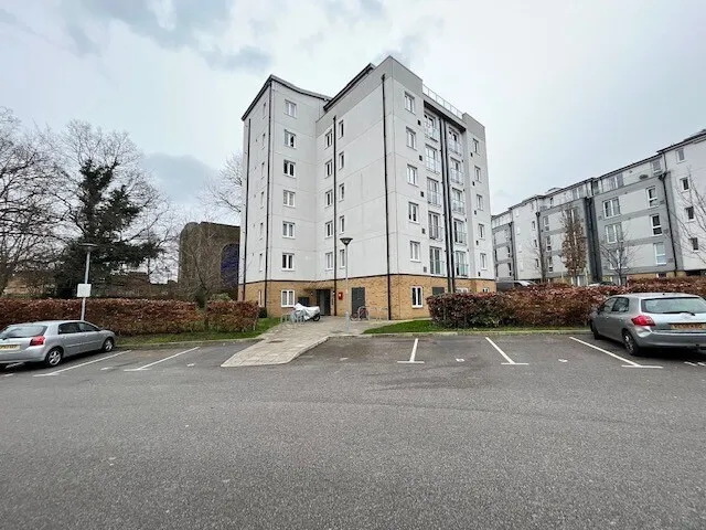 2 bed flat to rent, West Green Drive, Crawley, RH11