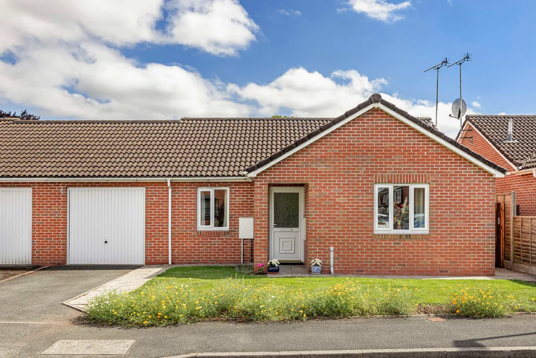 2 bed house for sale — Porters Mill Close, Leominster, Herefordshire, HR6 8BL
