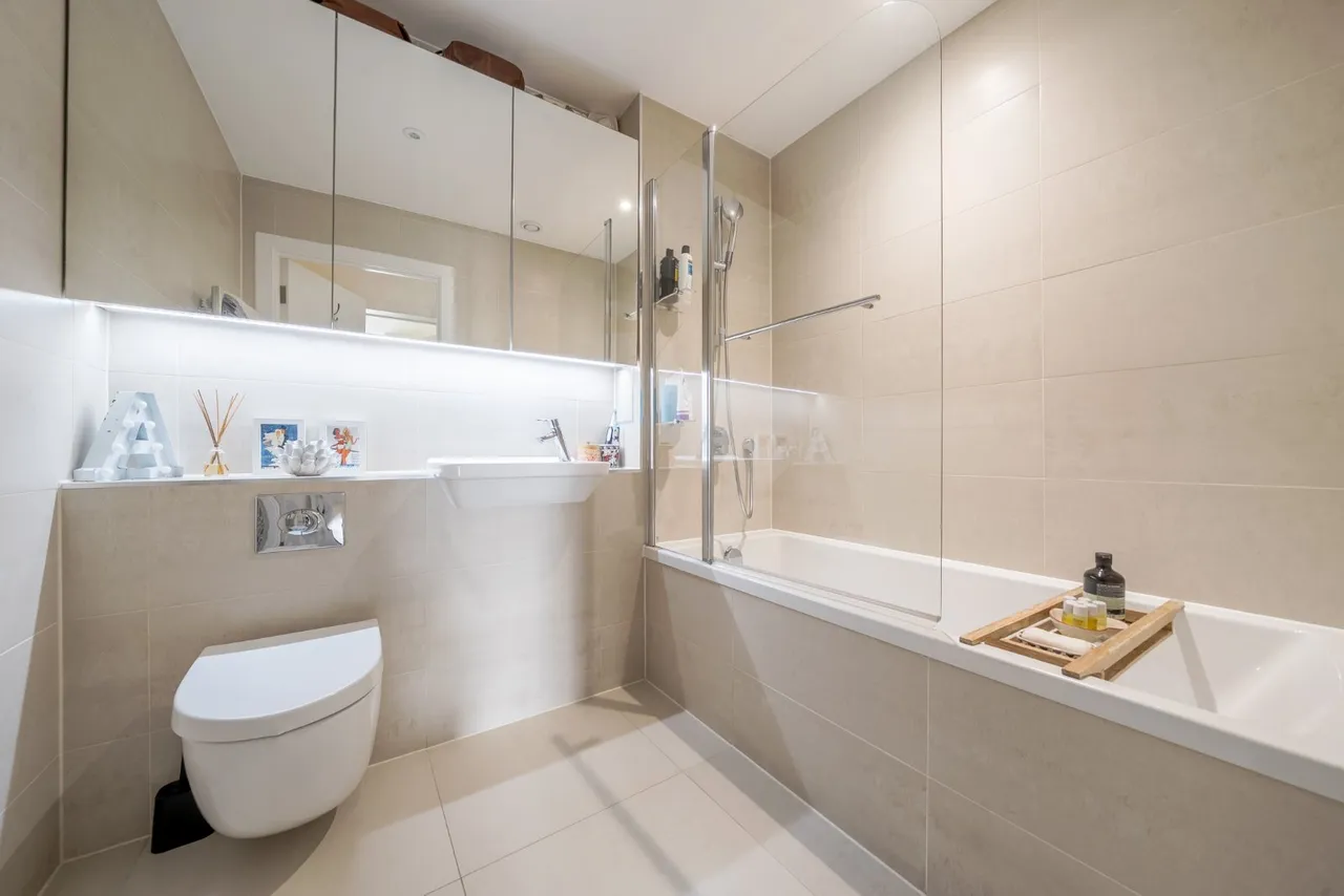 Vinery Way, Hammersmith, London, W6, photo 7