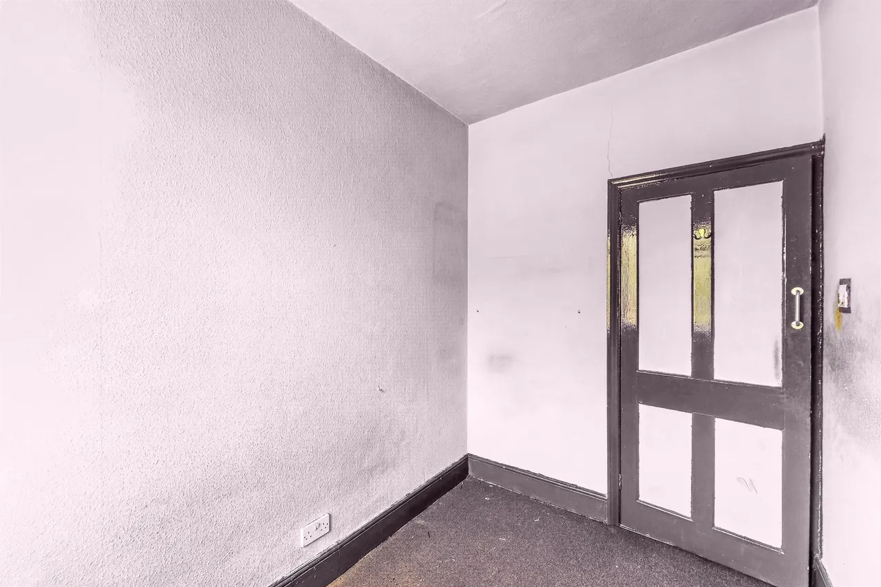 Garratt Lane, London, photo 3