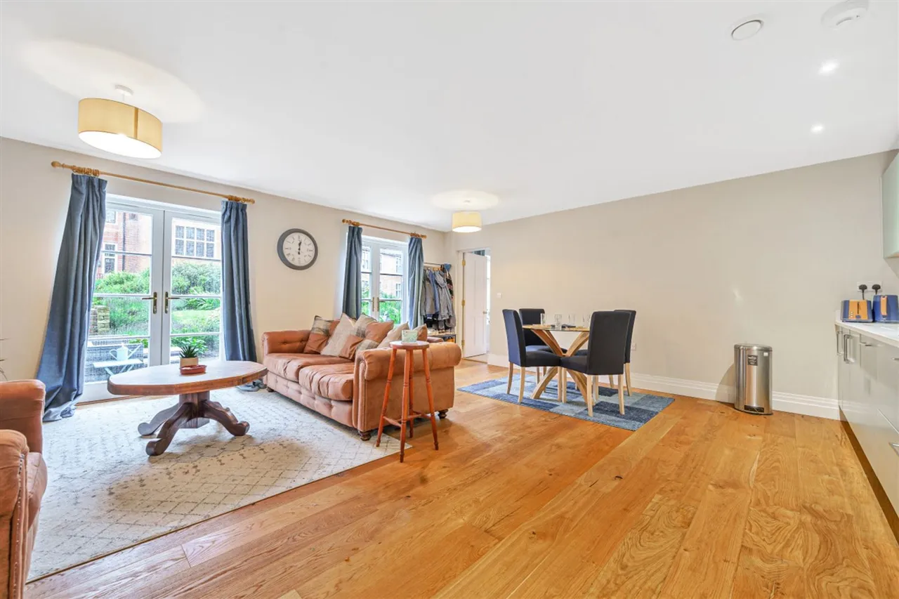 Kings Drive, Midhurst, GU29, photo 2