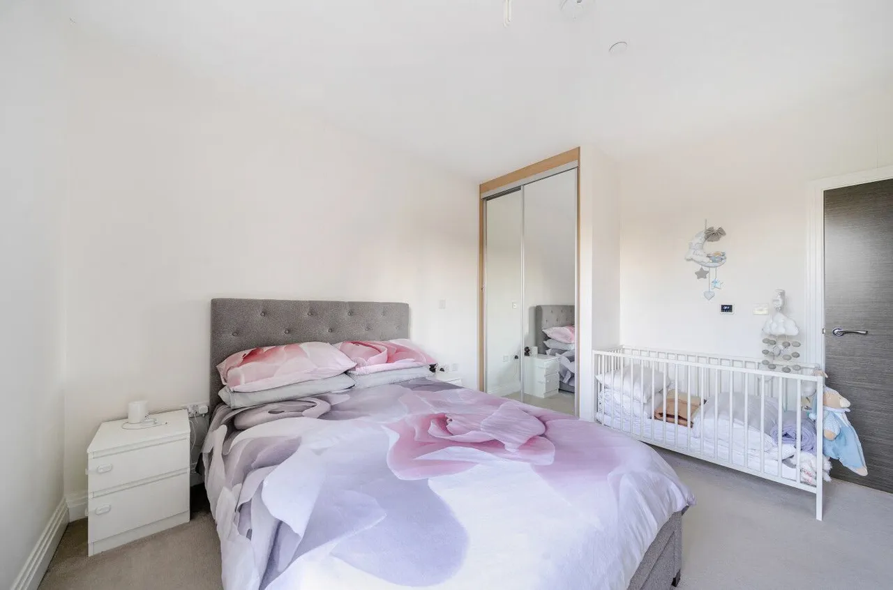 THE CLAVES, MILLBROOK PARK, MILL HILL NW7, photo 10