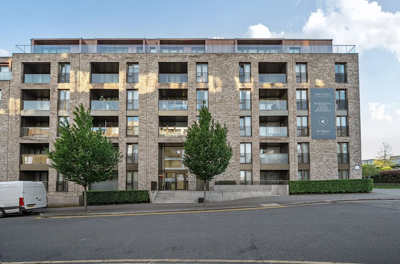1 bed flat for sale — THE CLAVES, MILLBROOK PARK, MILL HILL NW7