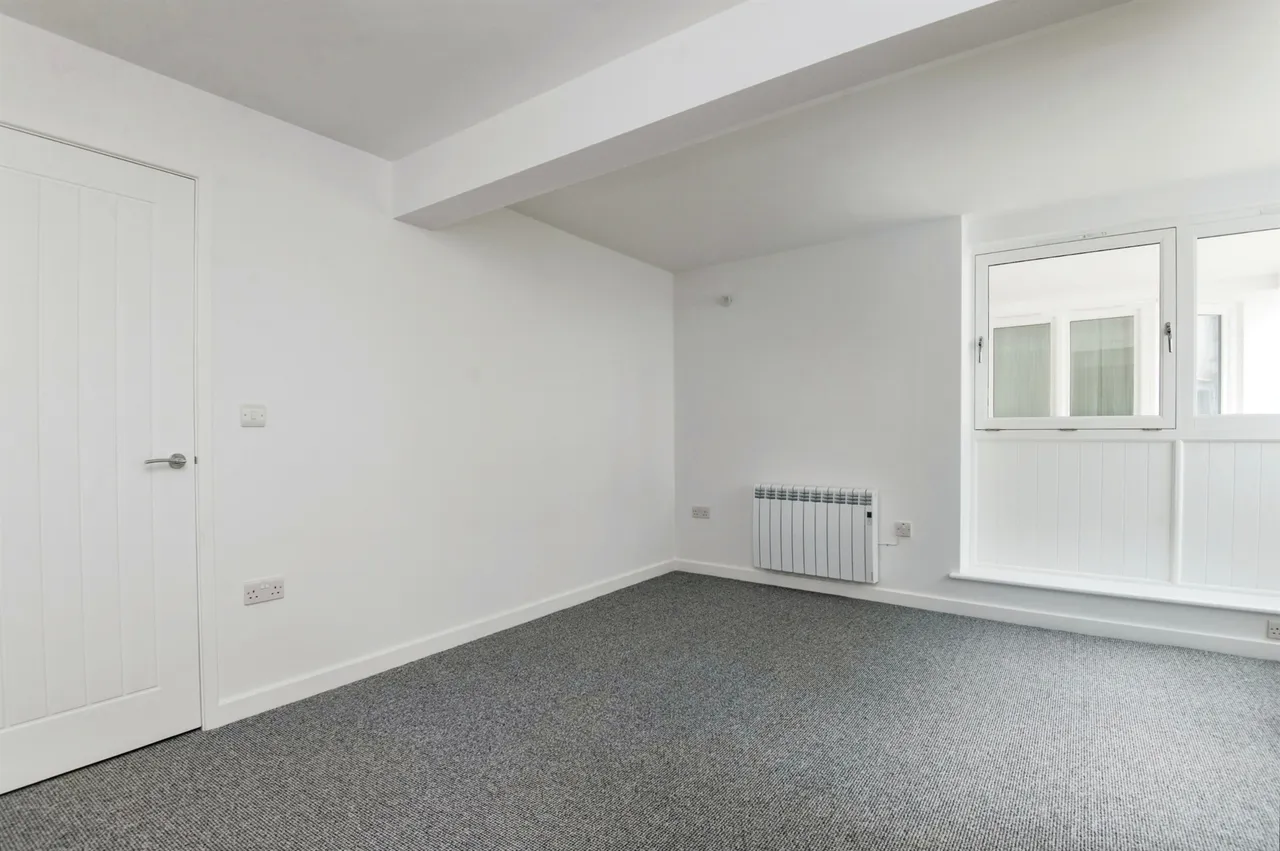 High Street, Honiton, EX14, photo 7