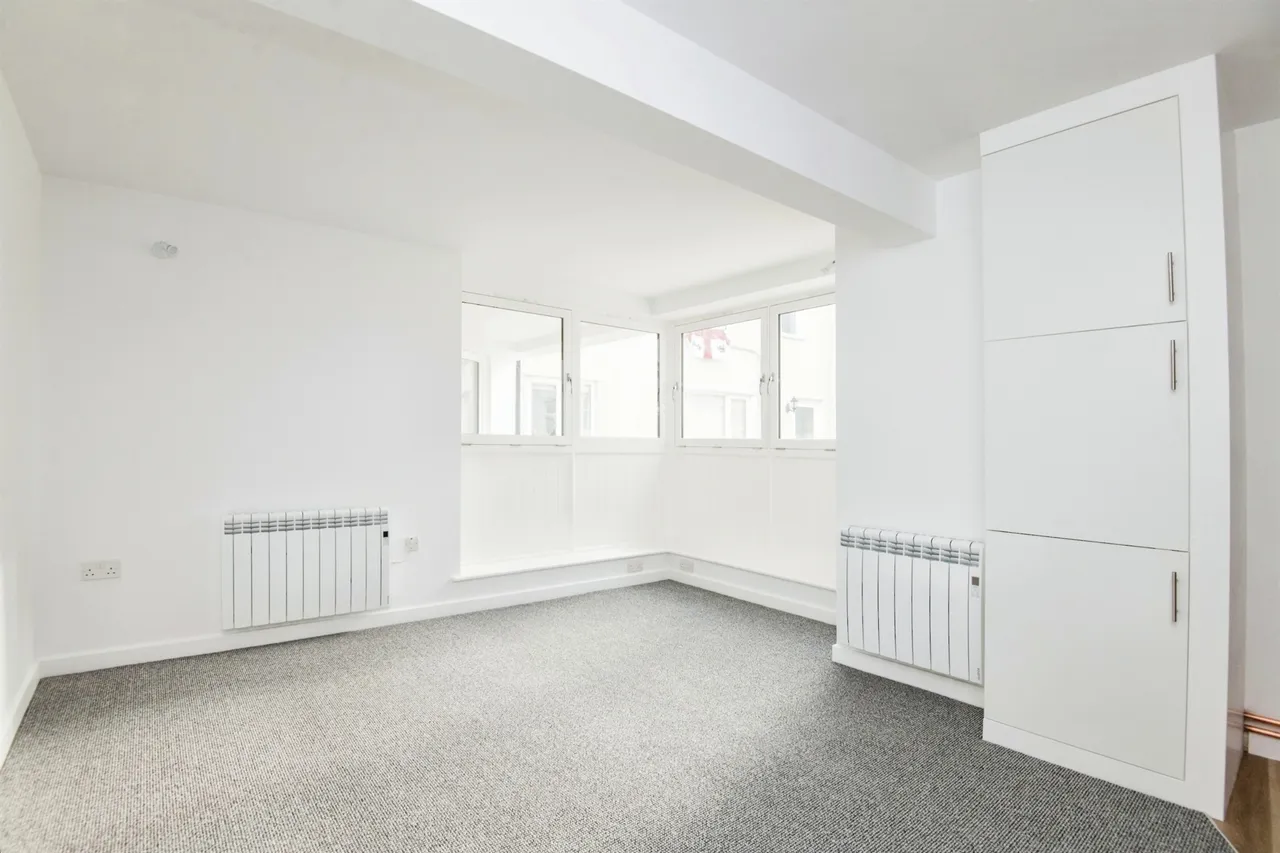 High Street, Honiton, EX14, photo 6