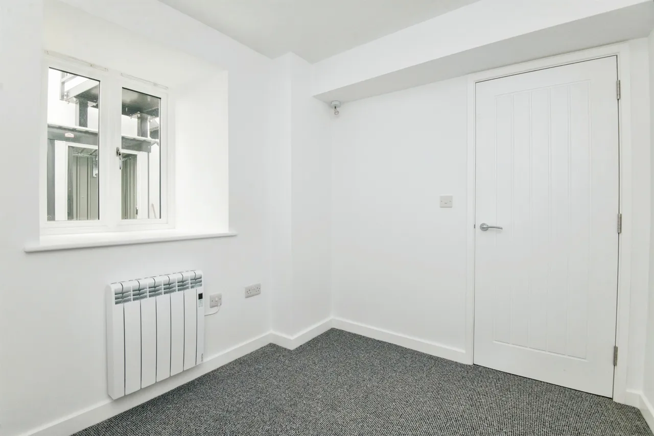 High Street, Honiton, EX14, photo 10
