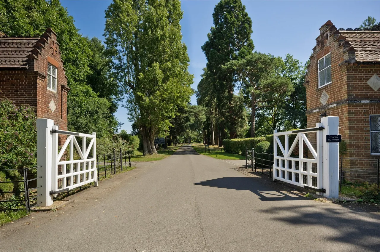 Sutton Park, Sutton Green, GU4, photo 24