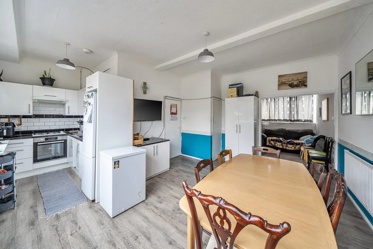 3 bed flat for sale — Lewisham High Street, SE13