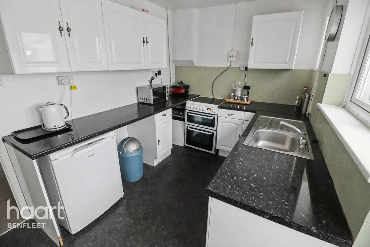 Daws Heath Road, Benfleet, SS7, photo 5