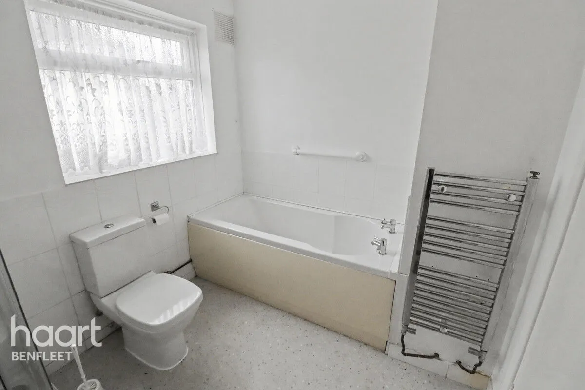 Daws Heath Road, Benfleet, SS7, photo 12