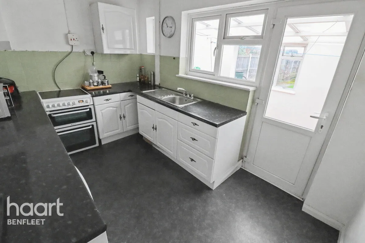 Daws Heath Road, Benfleet, SS7, photo 4