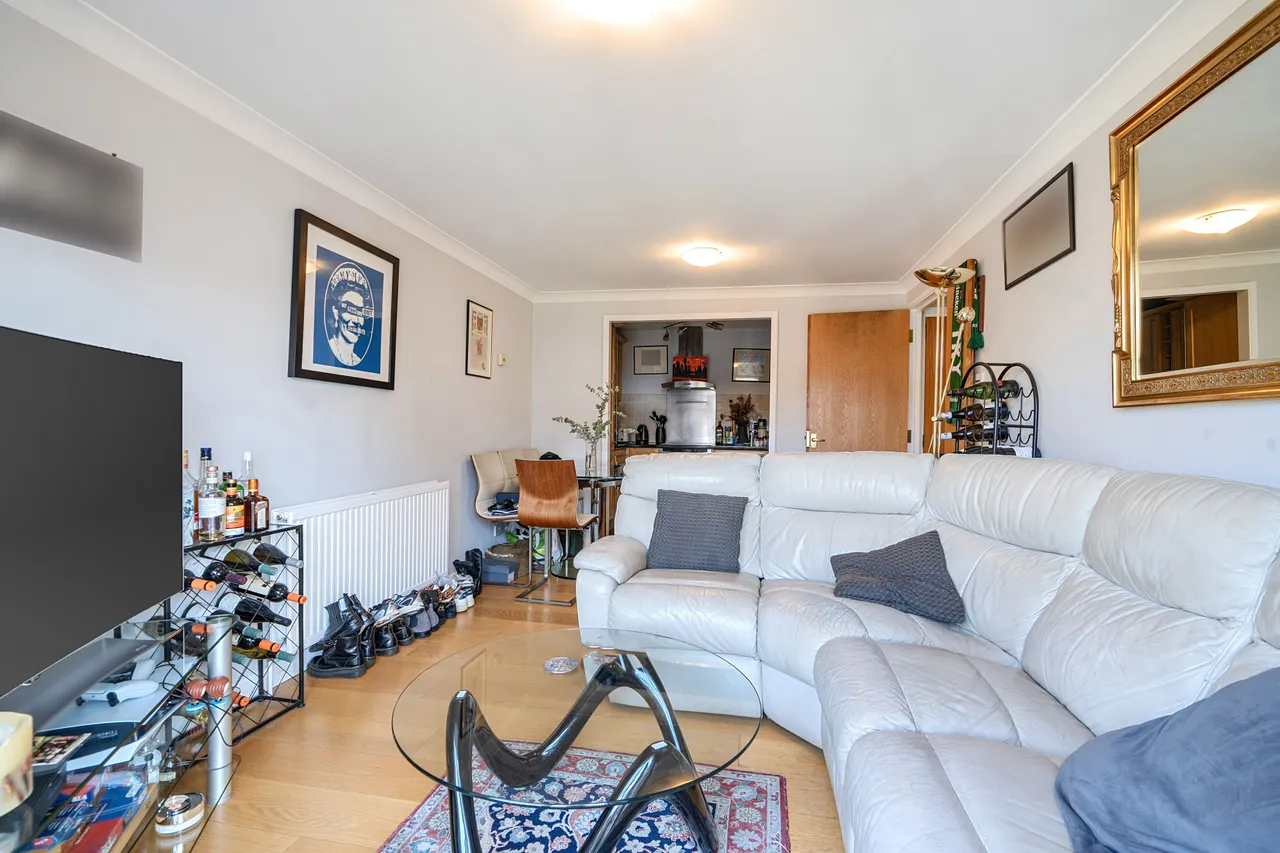152 Brompton Park Crescent, London, photo 3