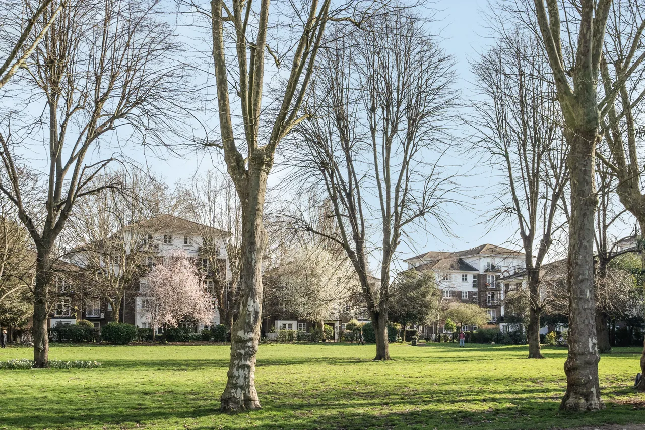 152 Brompton Park Crescent, London, photo 12