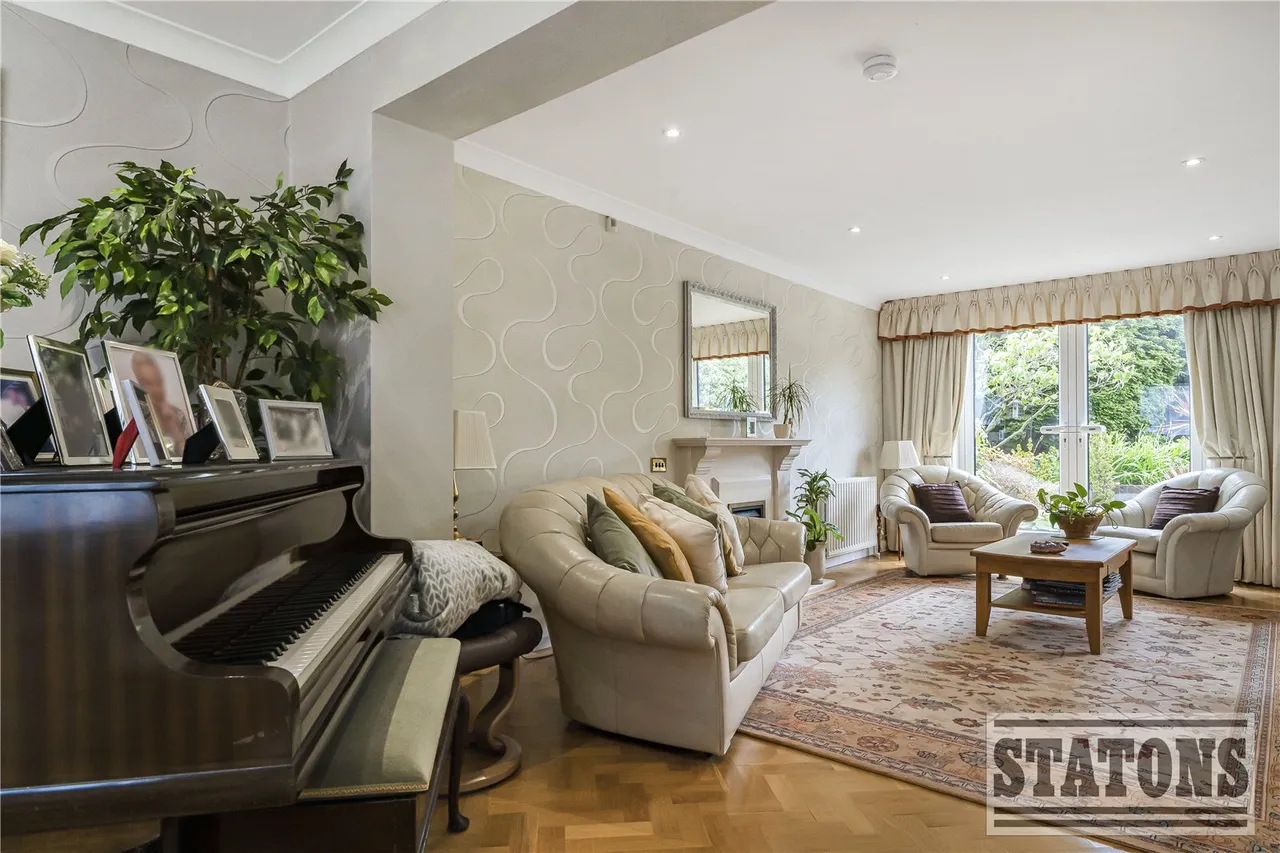 Parkgate Avenue, Hadley Wood, EN4 0NN, photo 5