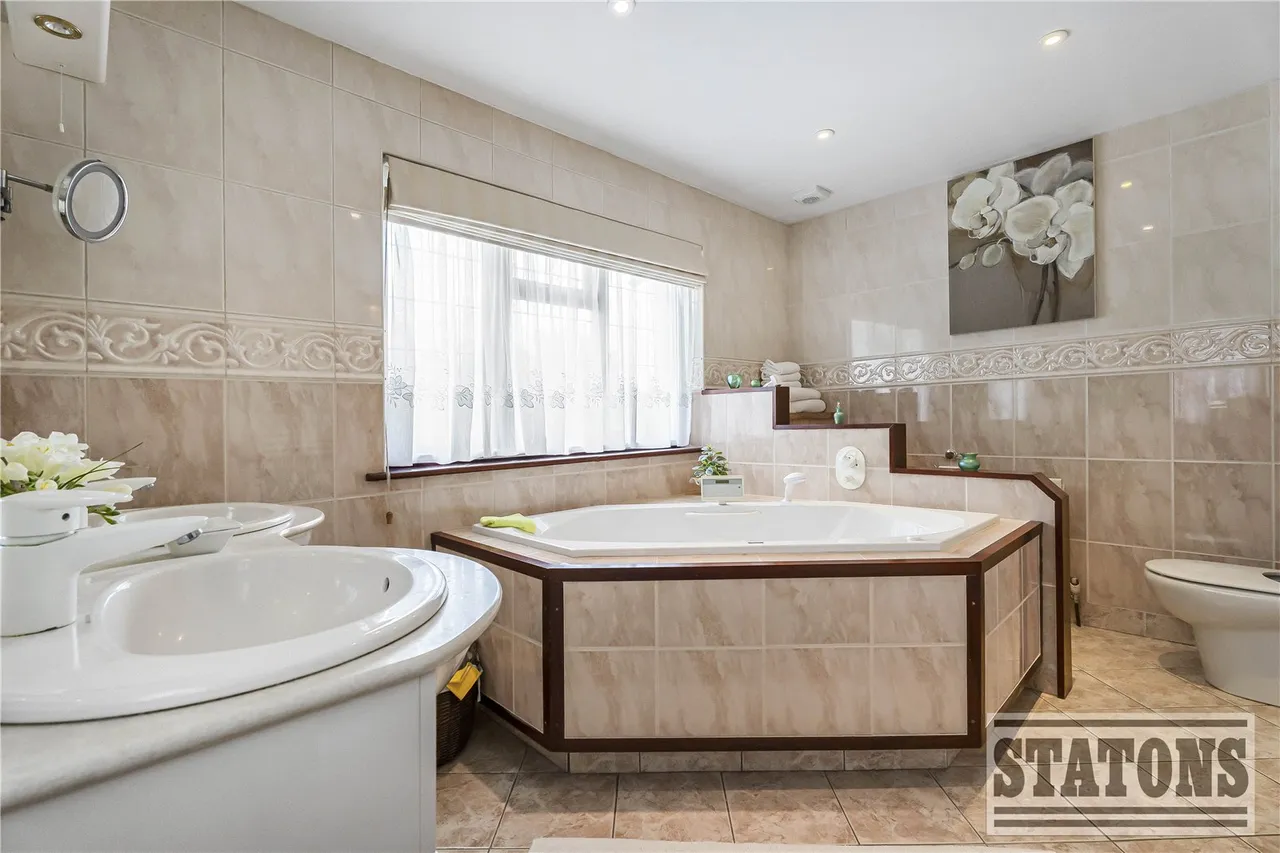Parkgate Avenue, Hadley Wood, EN4 0NN, photo 18