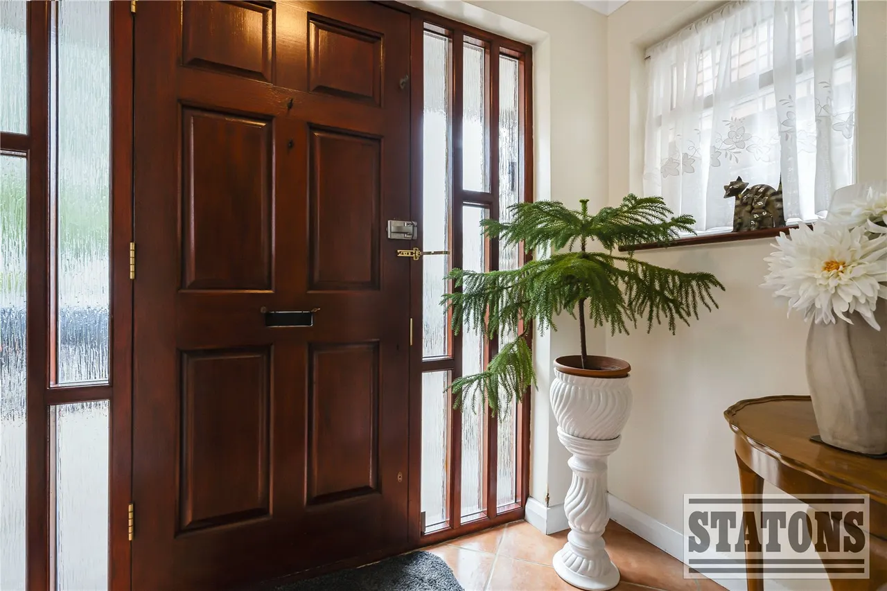 Parkgate Avenue, Hadley Wood, EN4 0NN, photo 2