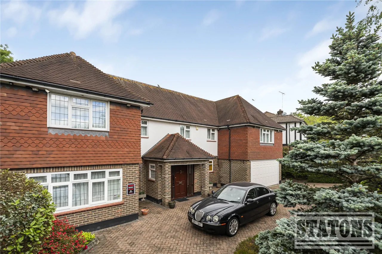 5 bed house for sale — Parkgate Avenue, Hadley Wood, EN4 0NN