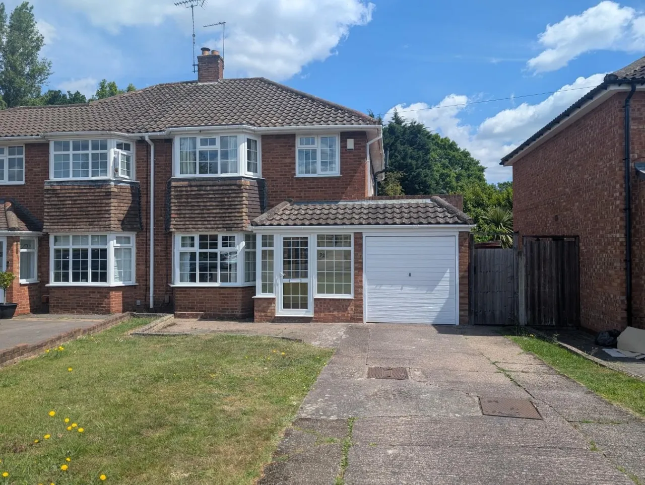 3 bed house to rent — Rowlands Crescent, Solihull, B91 2JF