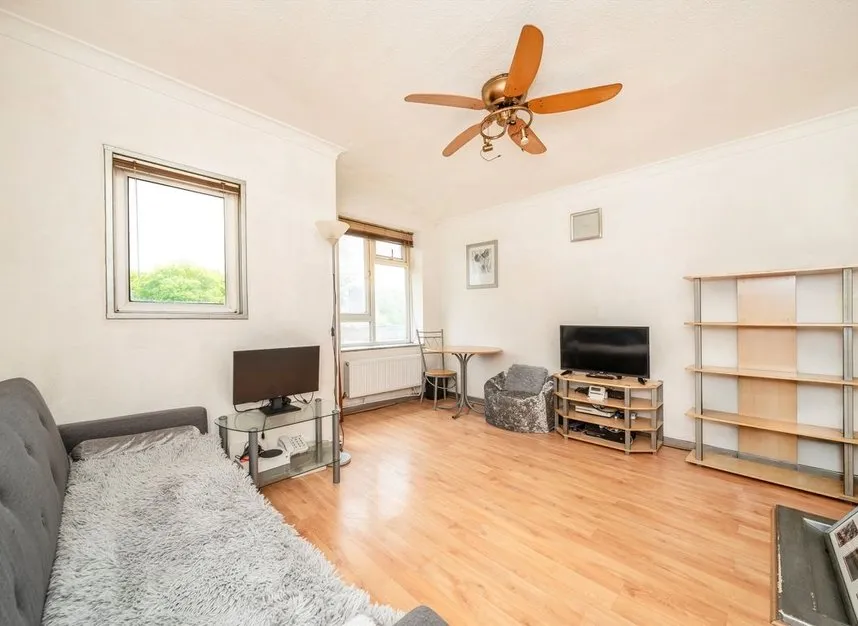 Summit Estate, Stoke Newington, N16, photo 2