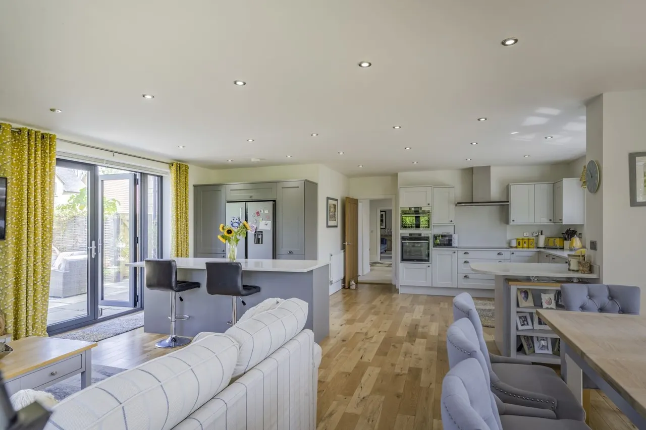 5 bed house for sale, Oaksey, Malmesbury, SN16