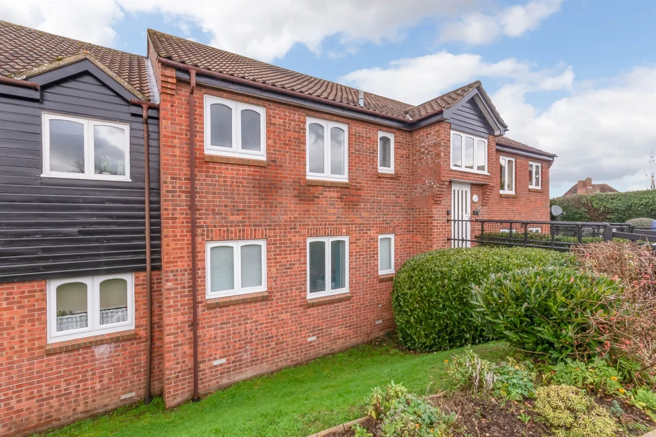 2 bed flat for sale — Newnham Green, Maldon