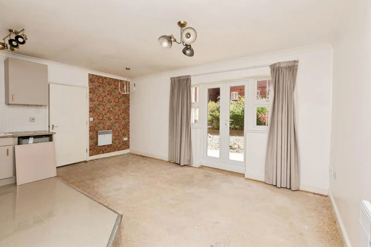London Road, Camberley, GU15, photo 3