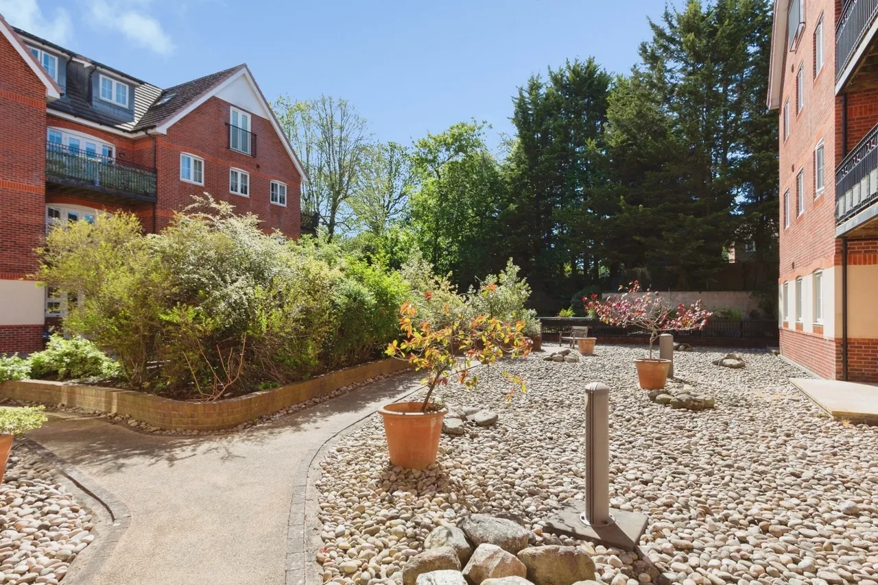 London Road, Camberley, GU15, photo 6