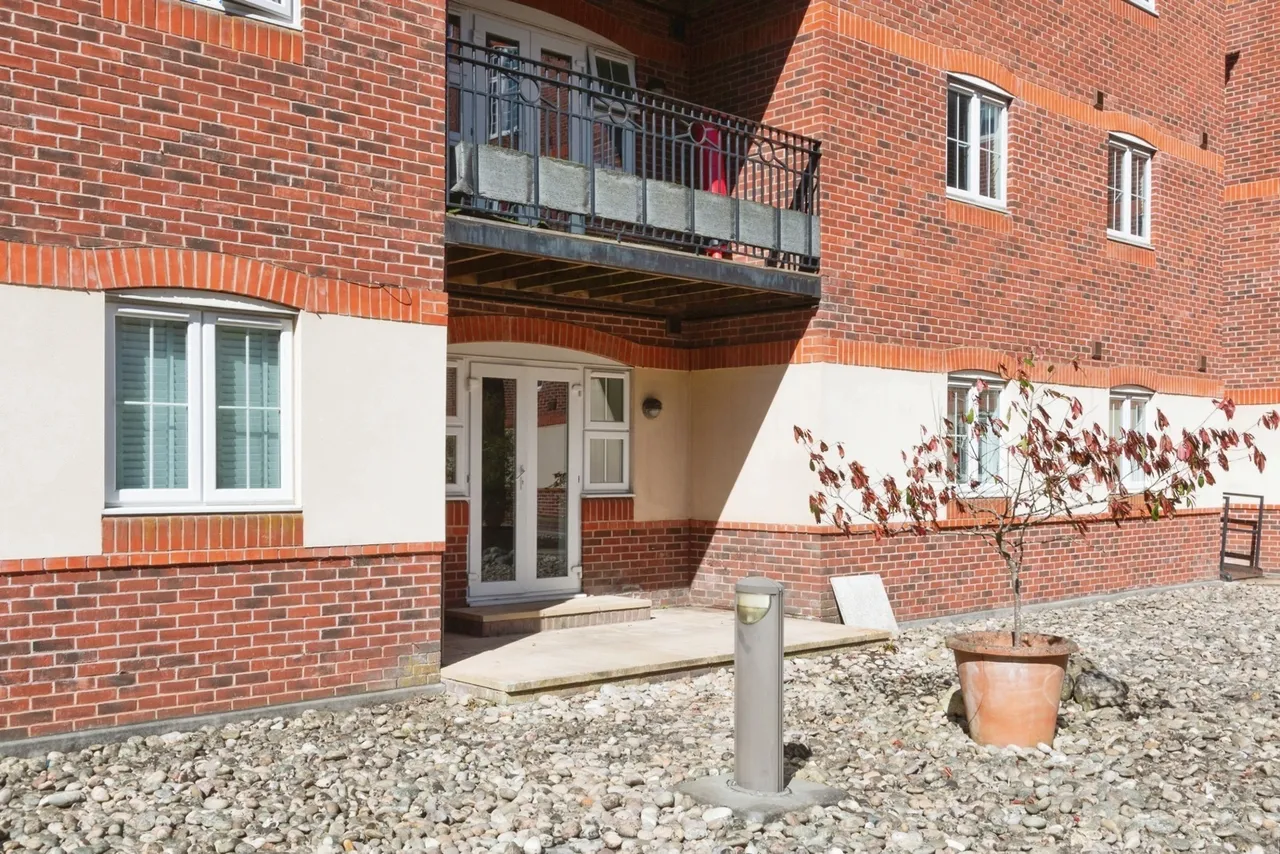 London Road, Camberley, GU15, photo 5