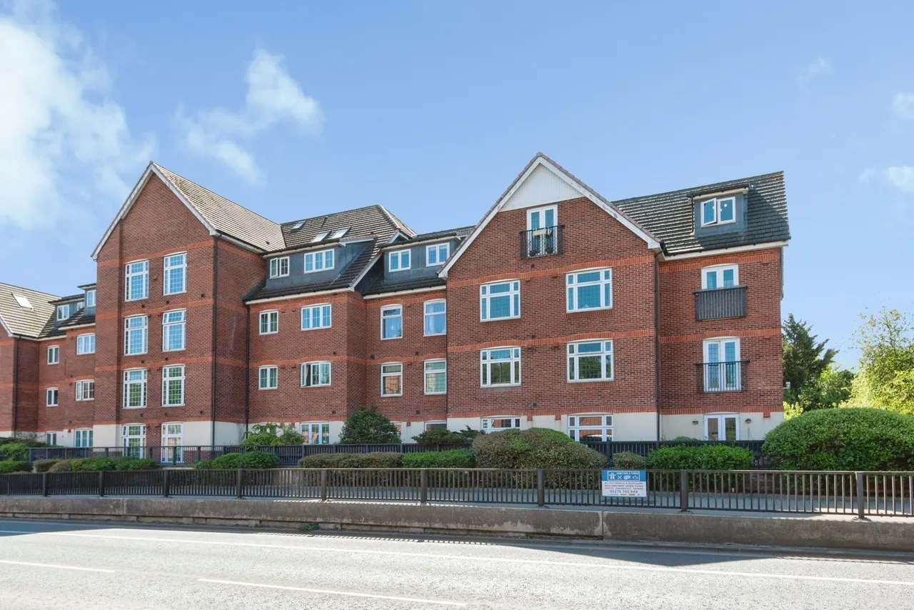 London Road, Camberley, GU15, photo 12