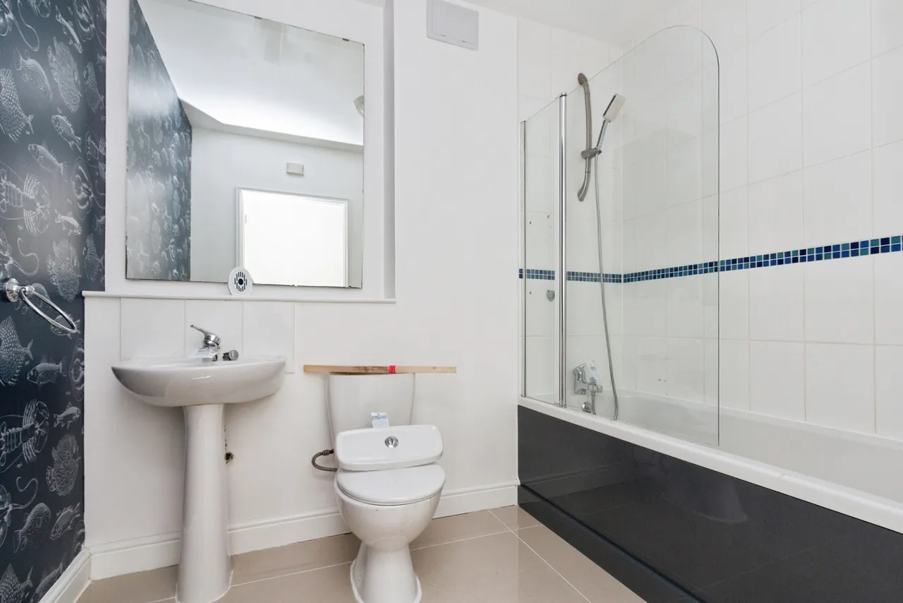 London Road, Camberley, GU15, photo 11