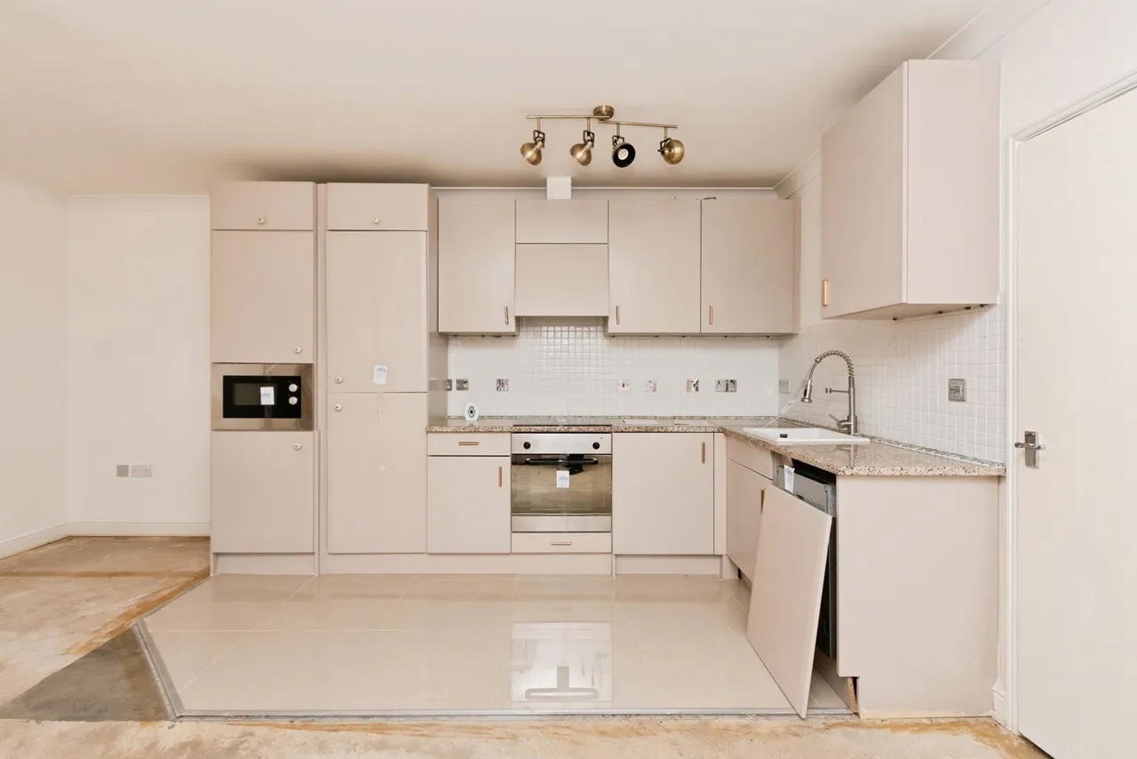 London Road, Camberley, GU15, photo 4