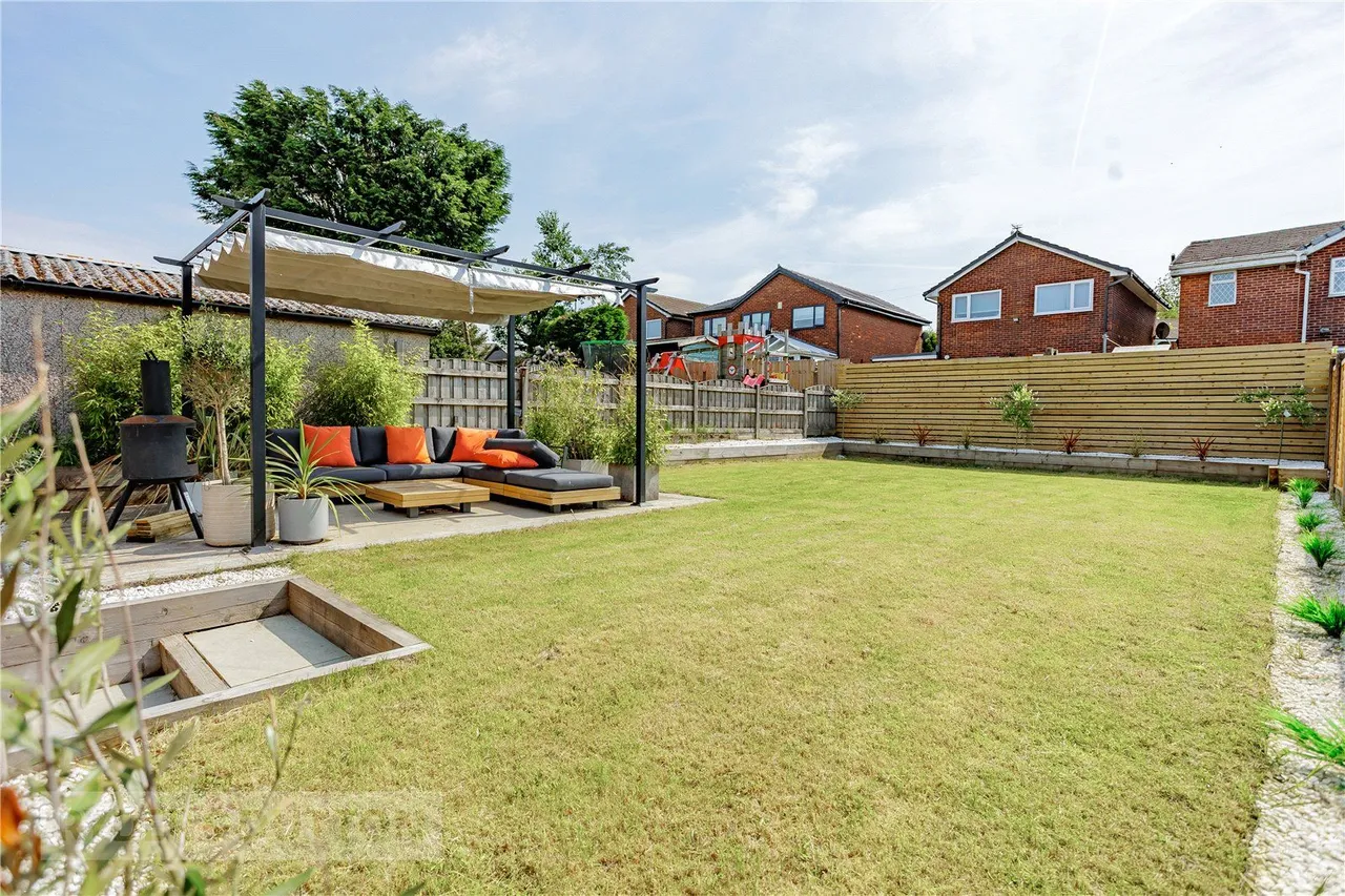 Ripponden Road, Moorside, OL4, photo 15