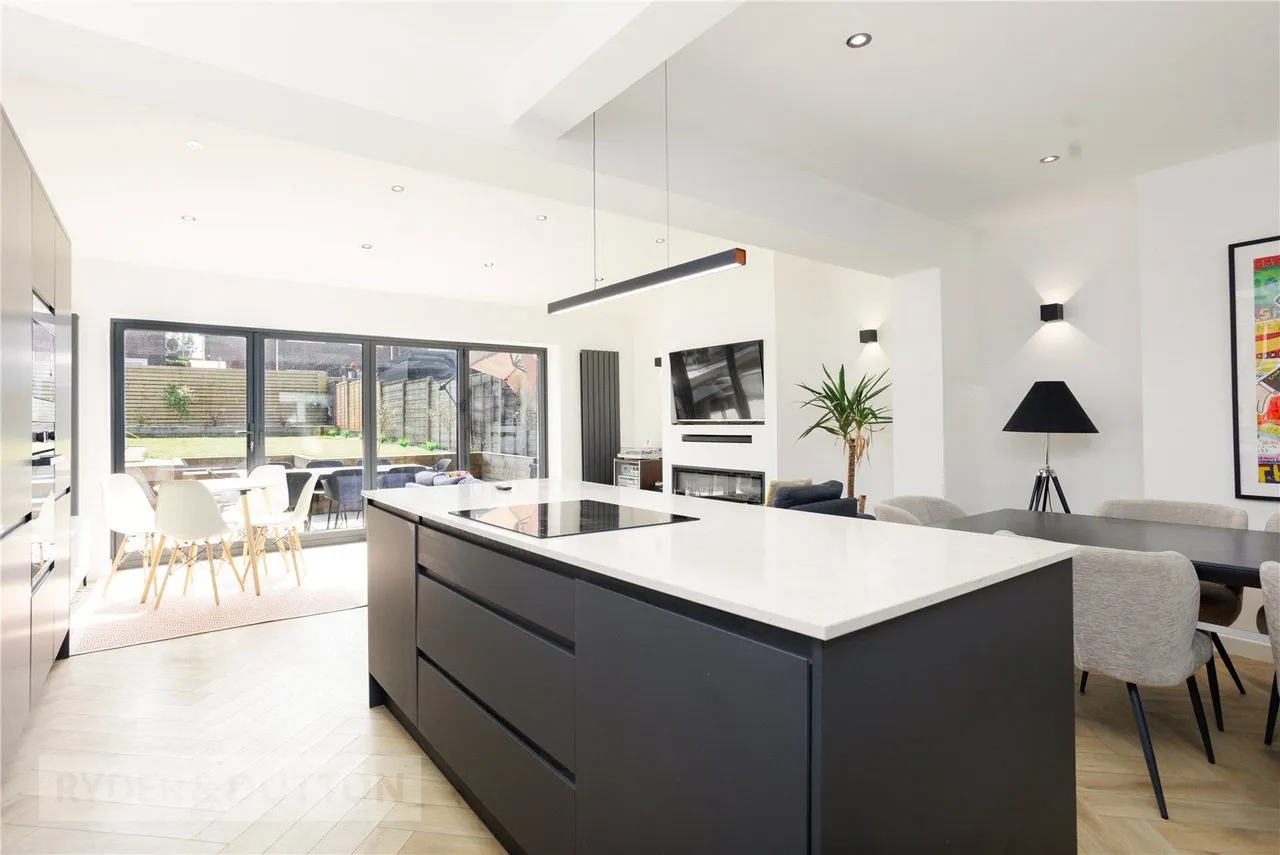 Ripponden Road, Moorside, OL4, photo 4
