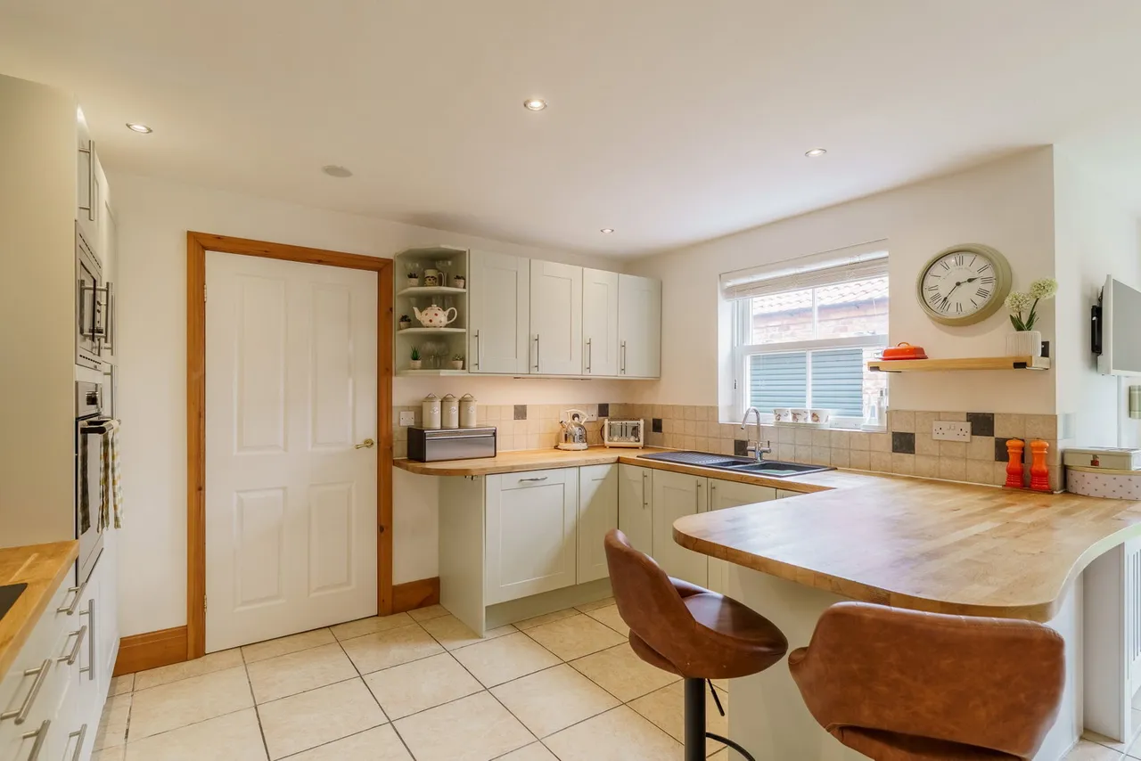 Manor Close, Hemingbrough, Selby, YO8 6QB, photo 5