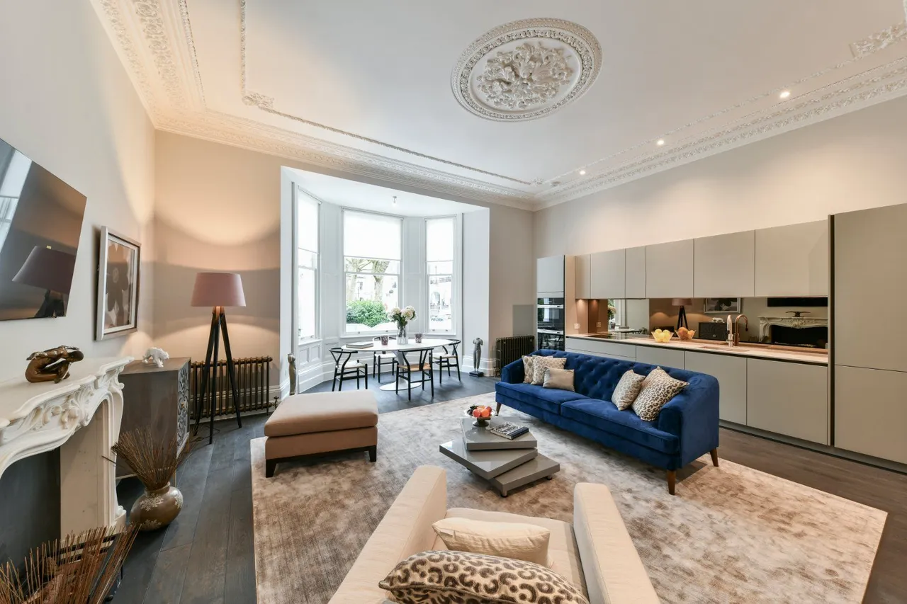 2 bed flat for sale — Redcliffe Square, Chelsea, London, SW10 9HQ