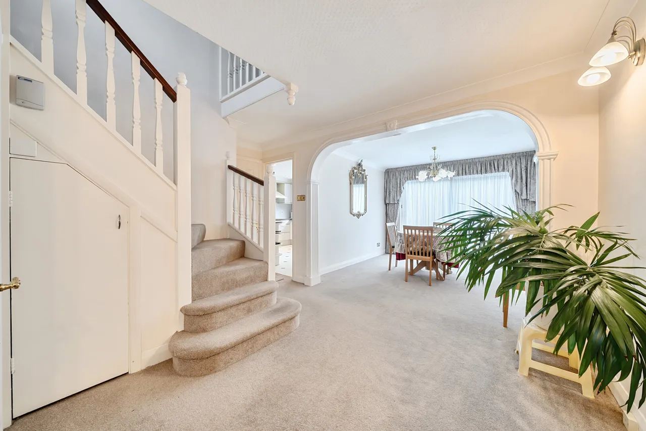 Watford Road, Northwood, HA6, photo 2