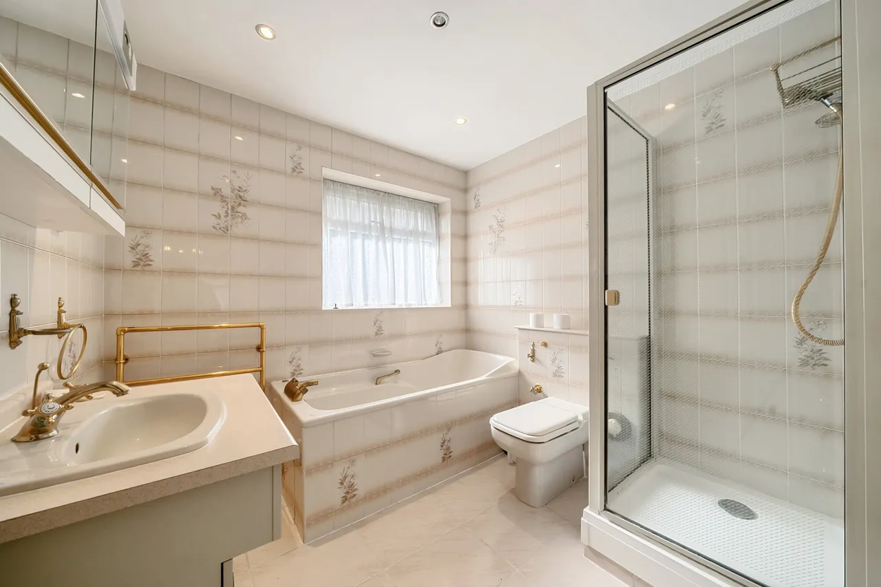 Watford Road, Northwood, HA6, photo 10
