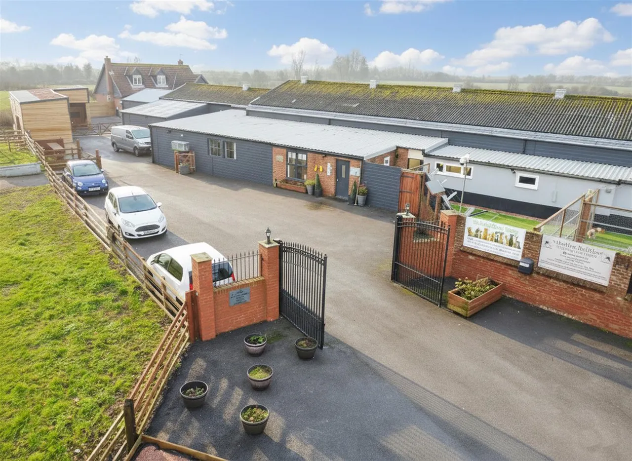 4 bed property for sale — Arram Road, Leconfield, Beverley