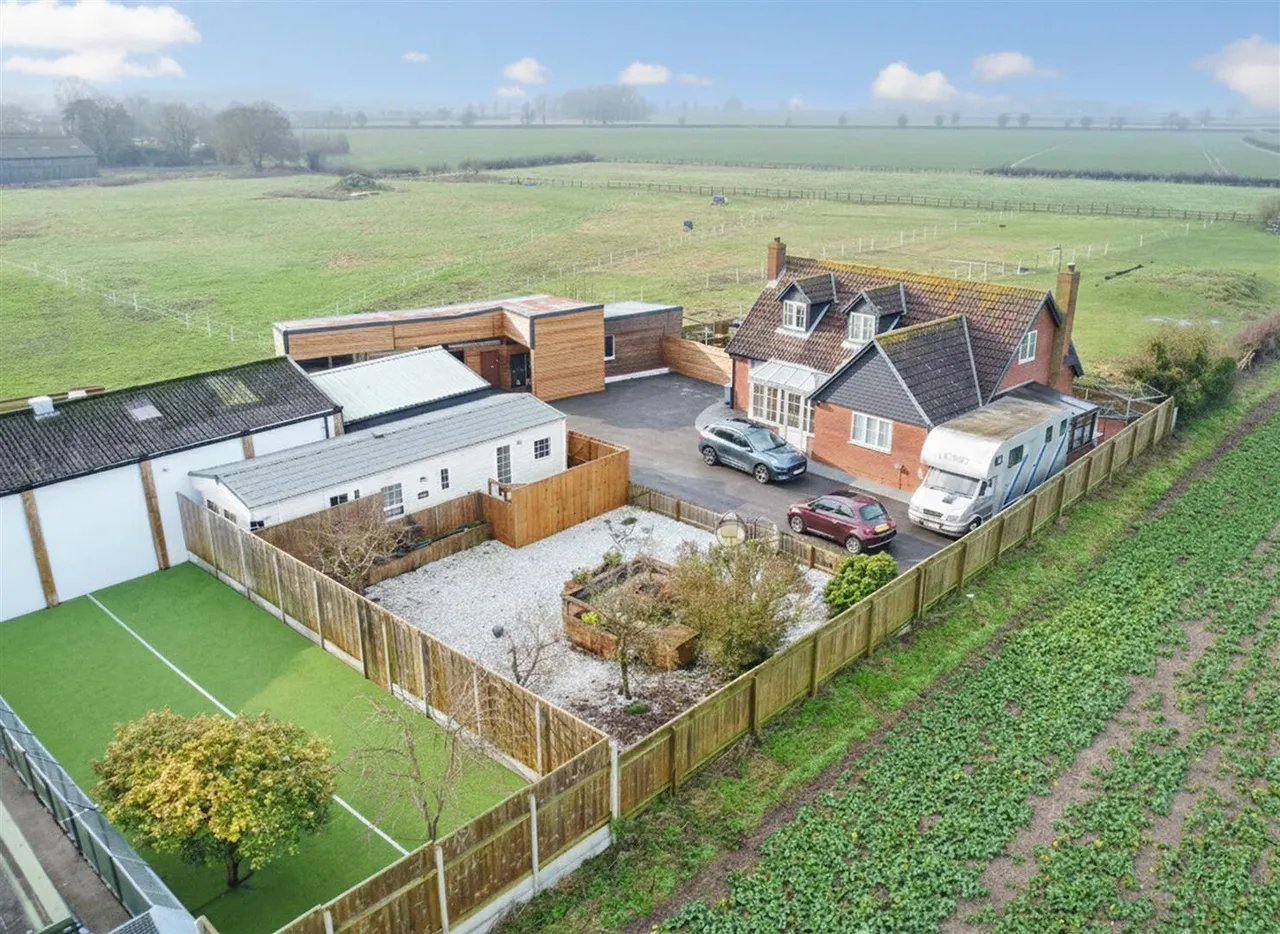 Arram Road, Leconfield, Beverley, photo 2