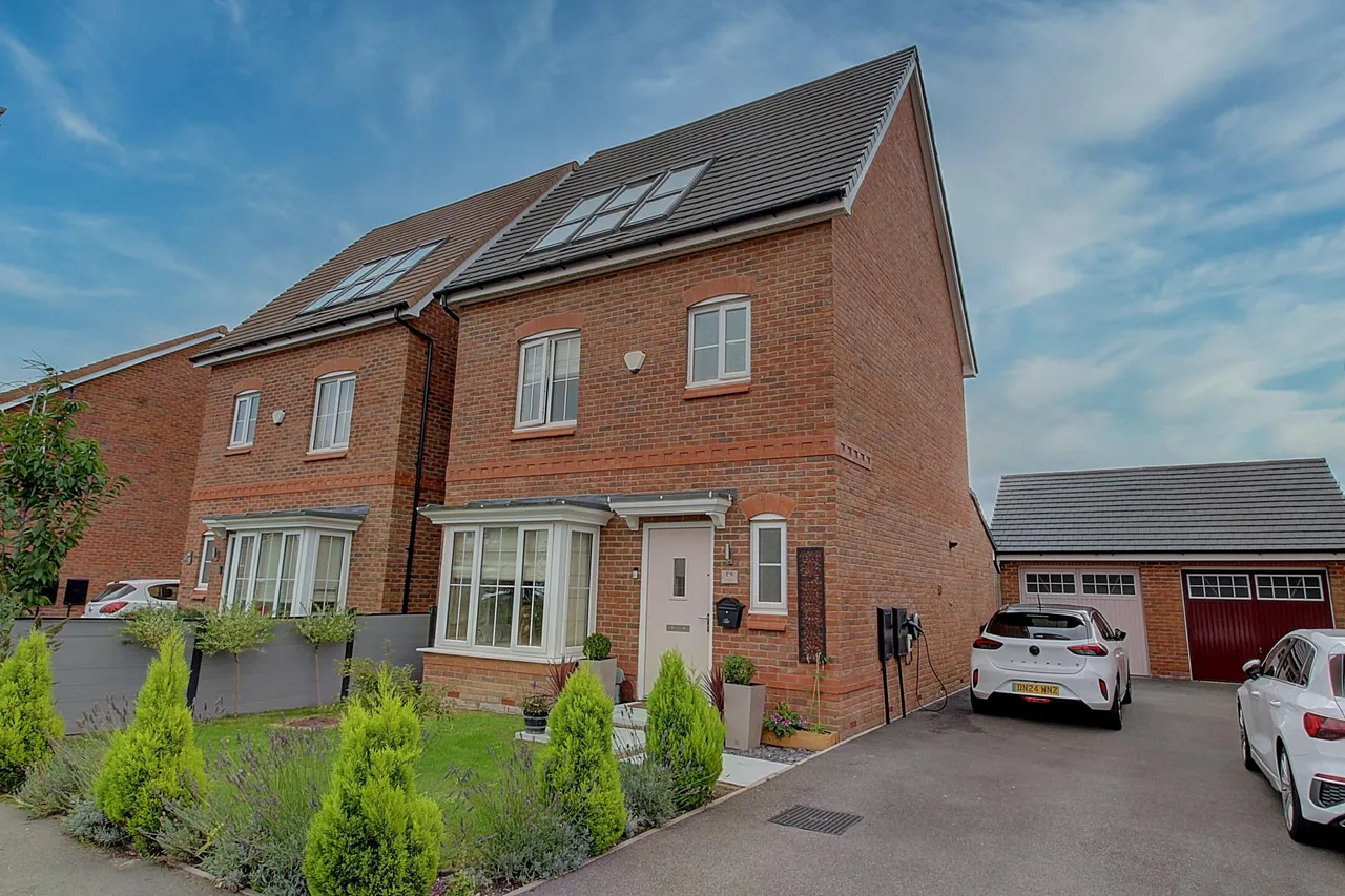 4 bed house for sale, Polar Avenue, Nuneaton, CV10