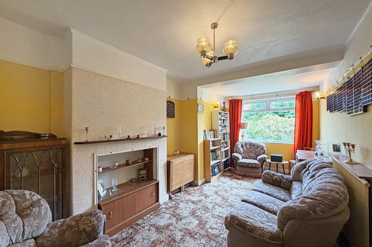 Greenway Road, Timperley WA15 6BL, photo 2