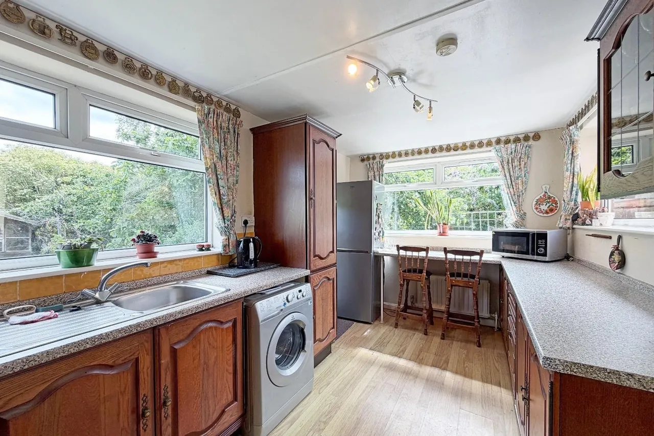 Greenway Road, Timperley WA15 6BL, photo 3